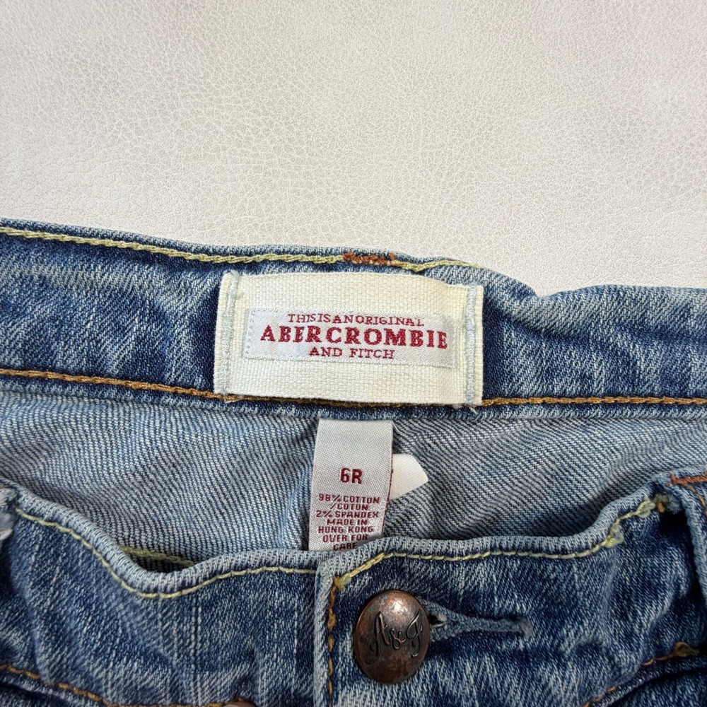 Abercrombie and Fitch Low Rise Flare Jeans Medium Wash Blue Denim Size 6 Regular - Picture 2 of 8